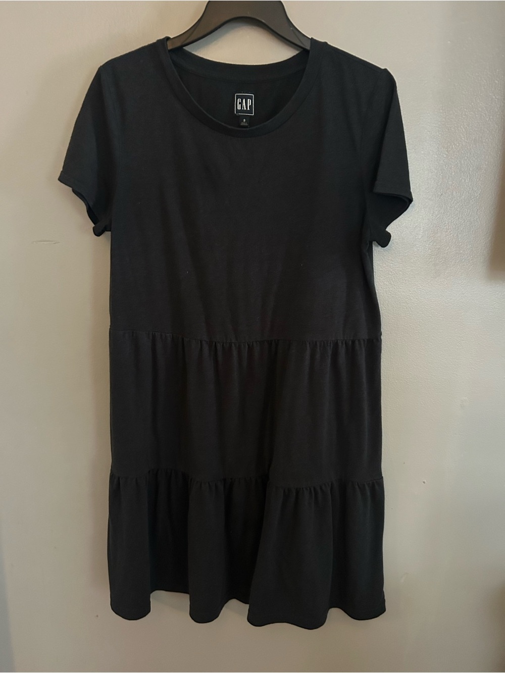 Gap Dress - deep charcoal gray tiered t-shirt dress - Picture 2 of 8